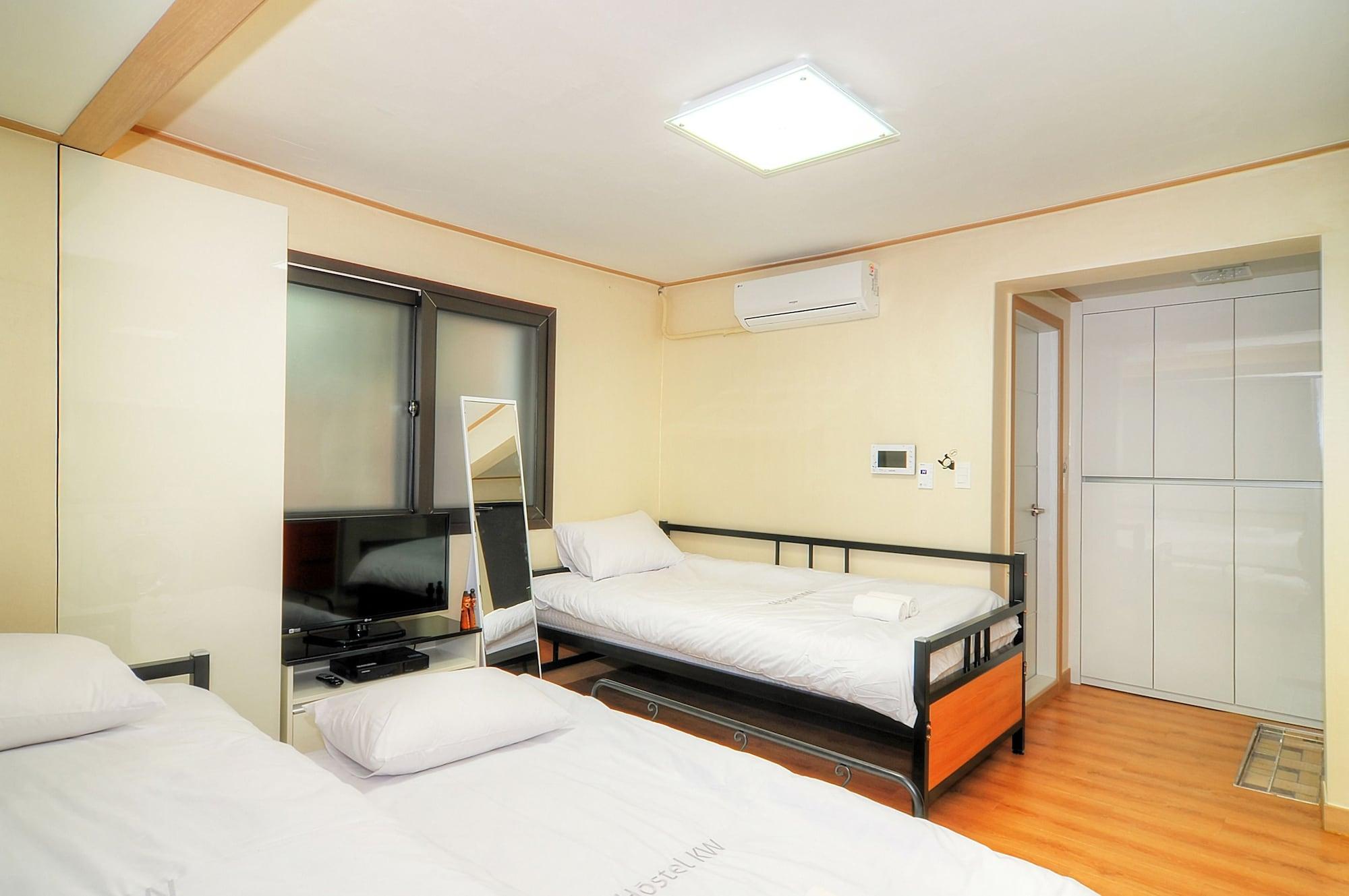 Hostel Kw Sinsa Σεούλ Εξωτερικό φωτογραφία